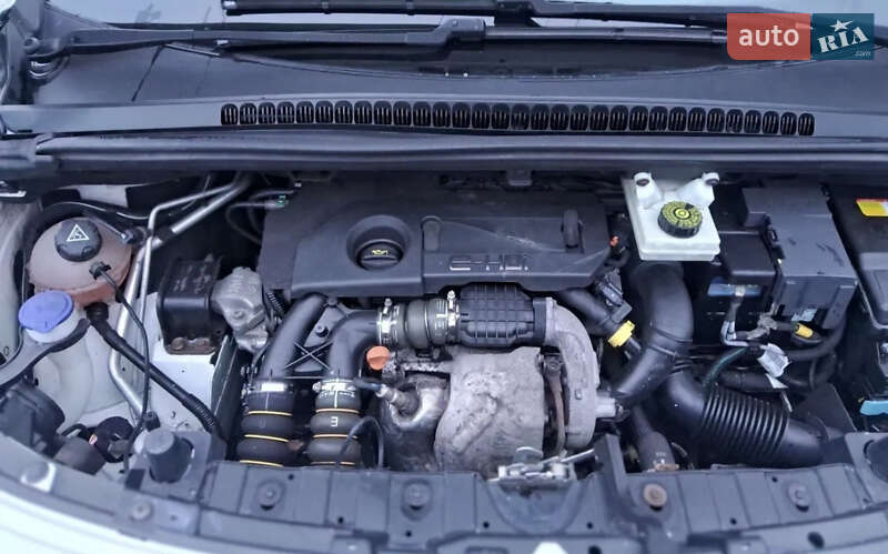 Позашляховик / Кросовер Peugeot 3008 2012 в Львові фото 8 Позашляховик / Кросовер Peugeot 3008 2012 в Львові