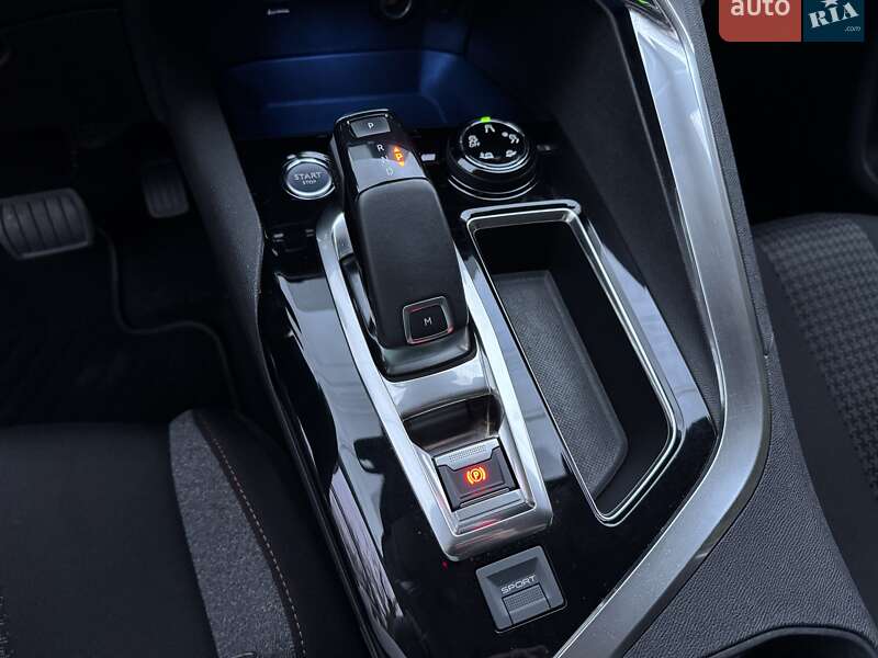 Внедорожник / Кроссовер Peugeot 3008 2017 в Киеве