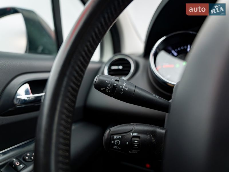 Внедорожник / Кроссовер Peugeot 3008 2016 в Киеве