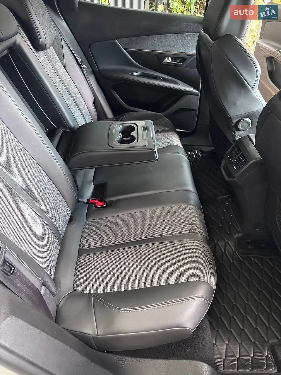 2019 Peugeot 3008 - мініатюра 16