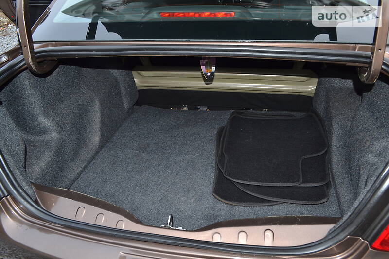 Седан Peugeot 301 2013 в Києві