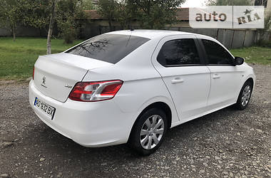 Седан Peugeot 301 2013 в Иршаве