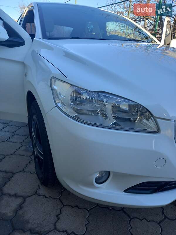 Седан Peugeot 301 2013 в Дніпрі