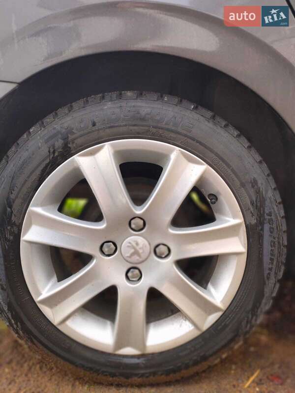 Седан Peugeot 301 2018 в Львові