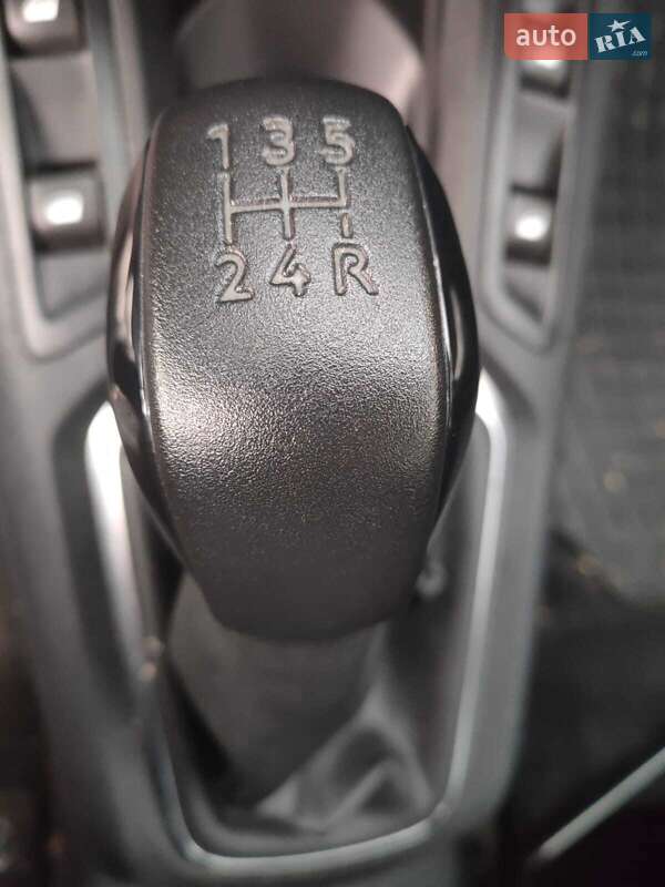 Седан Peugeot 301 2018 в Львові