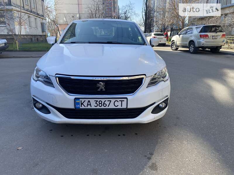 Седан Peugeot 301 2018 в Киеве