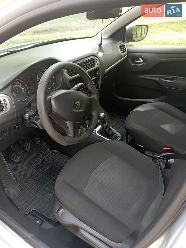 Седан Peugeot 301 2014 в Харькове