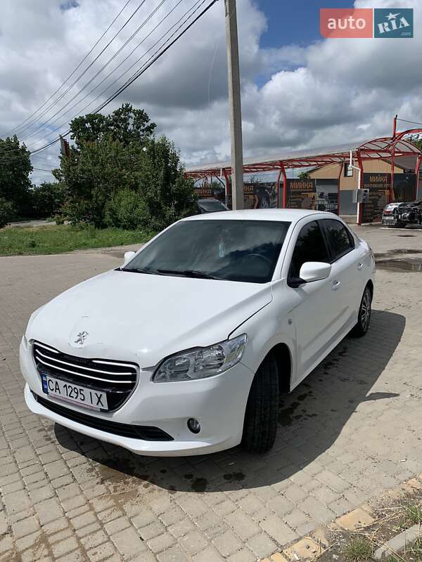 Седан Peugeot 301 2016 в Умани