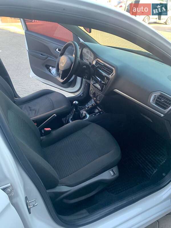 Седан Peugeot 301 2013 в Києві