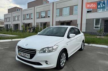 Седан Peugeot 301 2013 в Києві