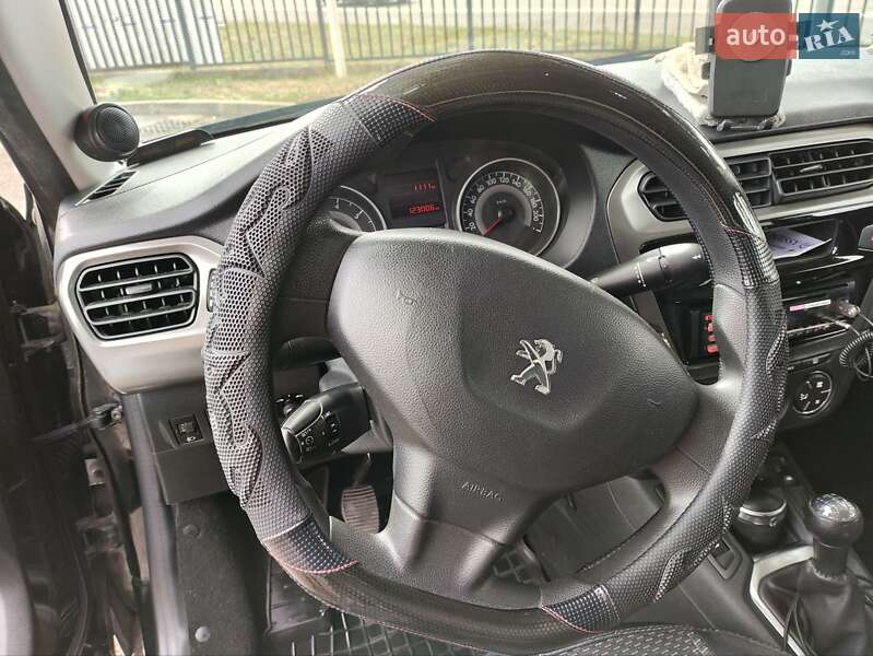 Седан Peugeot 301 2013 в Борщеве