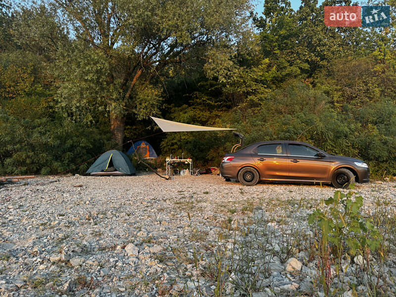 Седан Peugeot 301 2013 в Києві