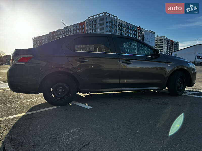 Седан Peugeot 301 2013 в Києві