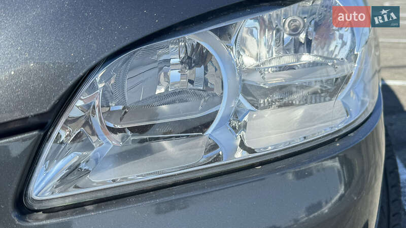 Седан Peugeot 301 2013 в Києві