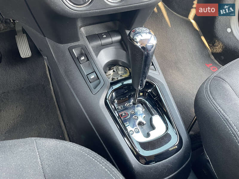 Седан Peugeot 301 2013 в Києві