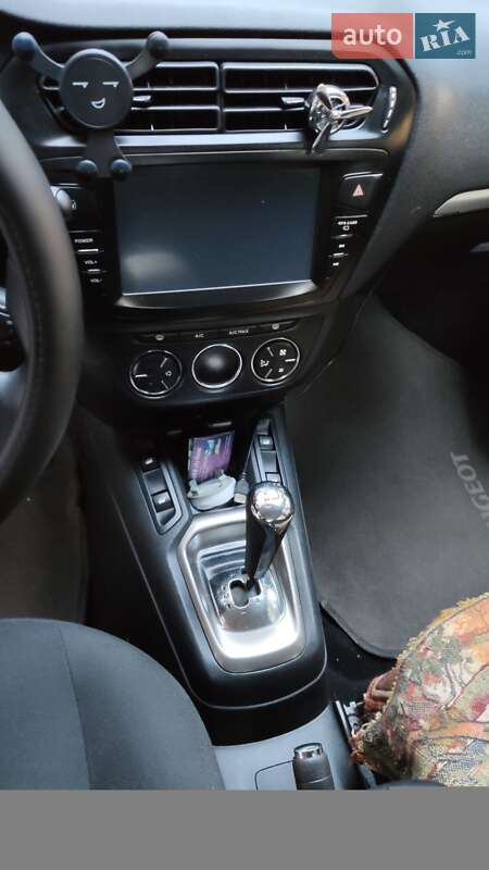 Седан Peugeot 301 2016 в Харкові