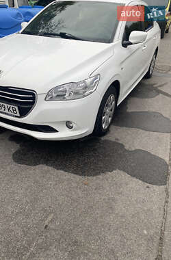 Седан Peugeot 301 2013 в Запорожье