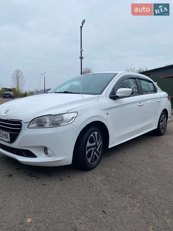 Седан Peugeot 301 2013 в Переяславе