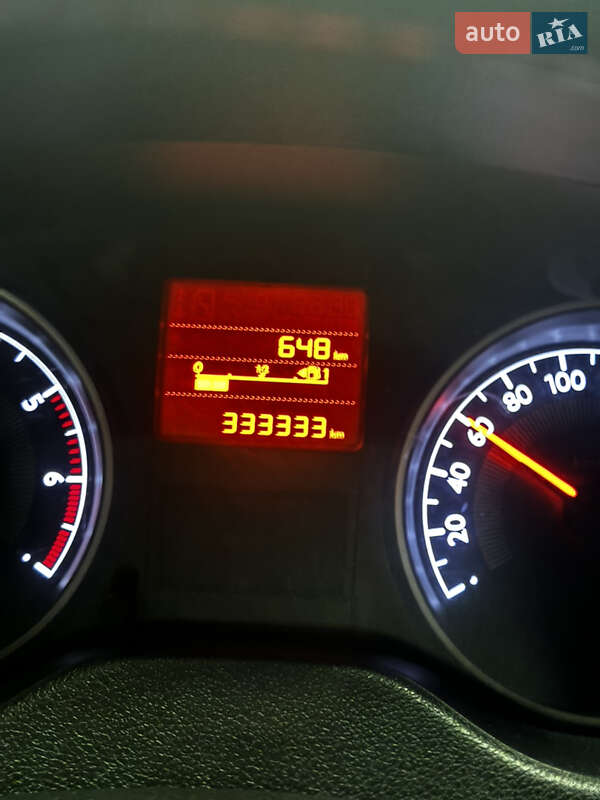 Седан Peugeot 301 2013 в Києві