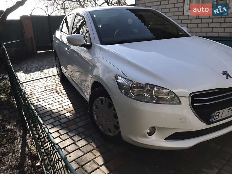 Седан Peugeot 301 2016 в Карлівці