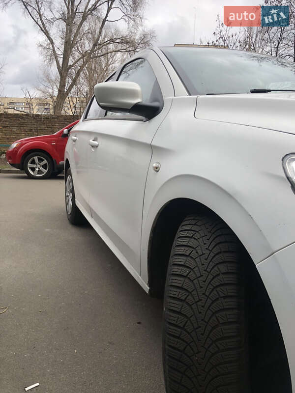 Седан Peugeot 301 2013 в Києві