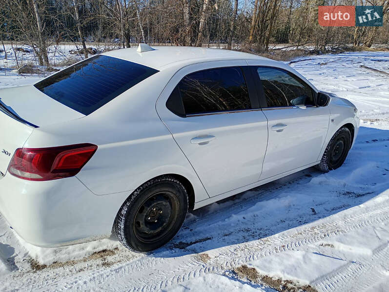 Седан Peugeot 301 2017 в Остер