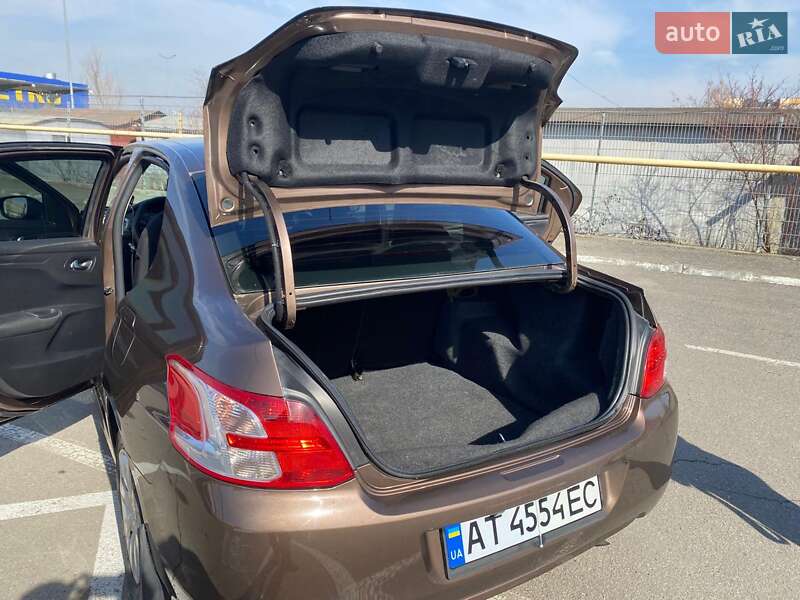 Седан Peugeot 301 2016 в Івано-Франківську