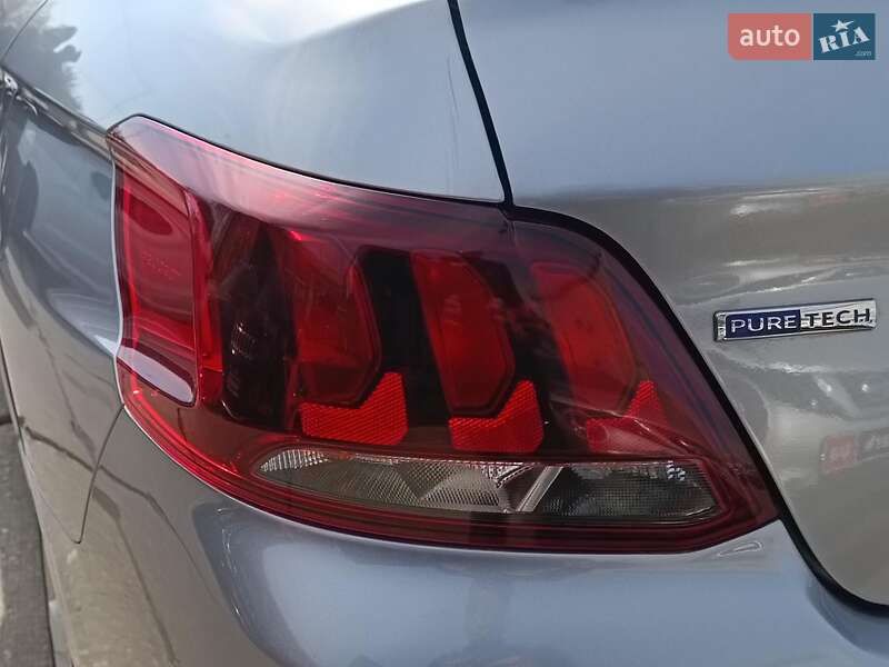 Седан Peugeot 301 2018 в Харькове