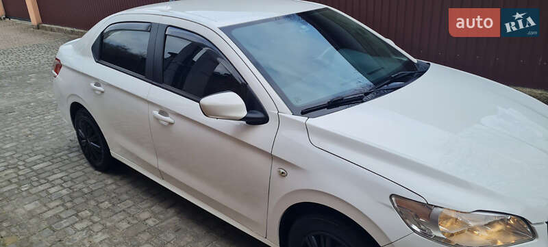 Седан Peugeot 301 2013 в Львові