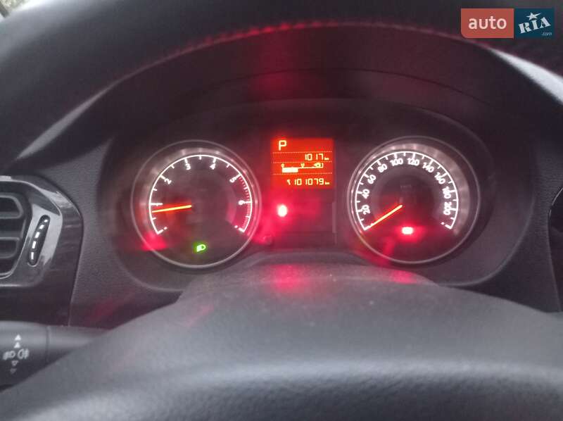 Седан Peugeot 301 2013 в Києві