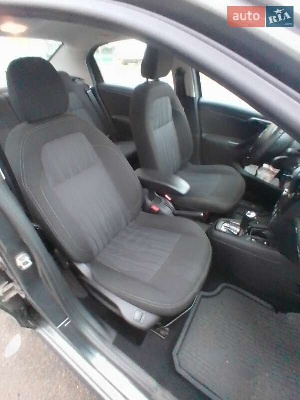 Седан Peugeot 301 2013 в Києві