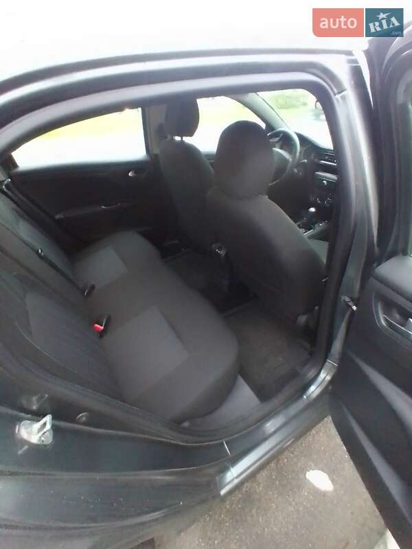 Седан Peugeot 301 2013 в Києві