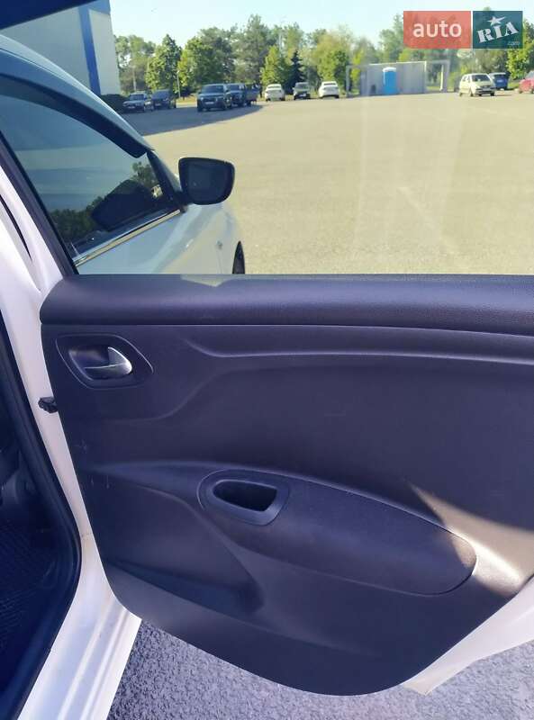 Седан Peugeot 301 2017 в Дніпрі