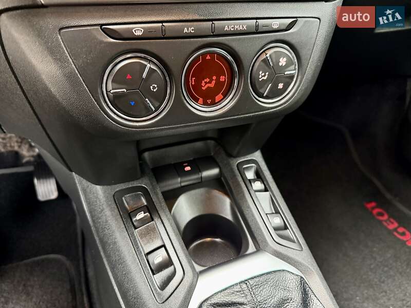 Седан Peugeot 301 2020 в Киеве
