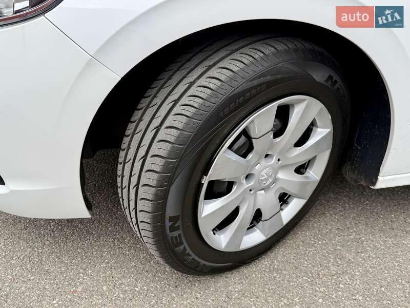 Седан Peugeot 301 2020 в Киеве