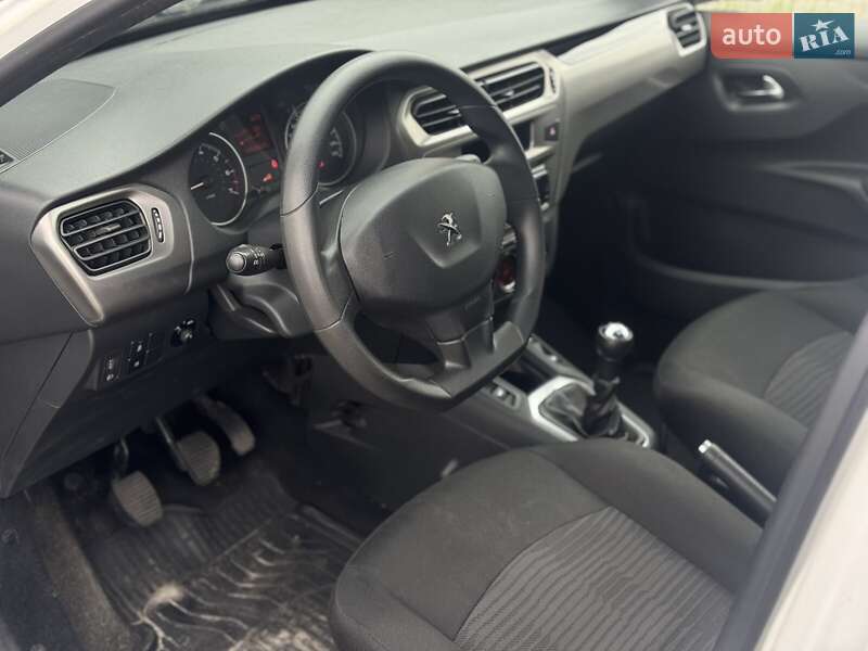 Седан Peugeot 301 2018 в Киеве
