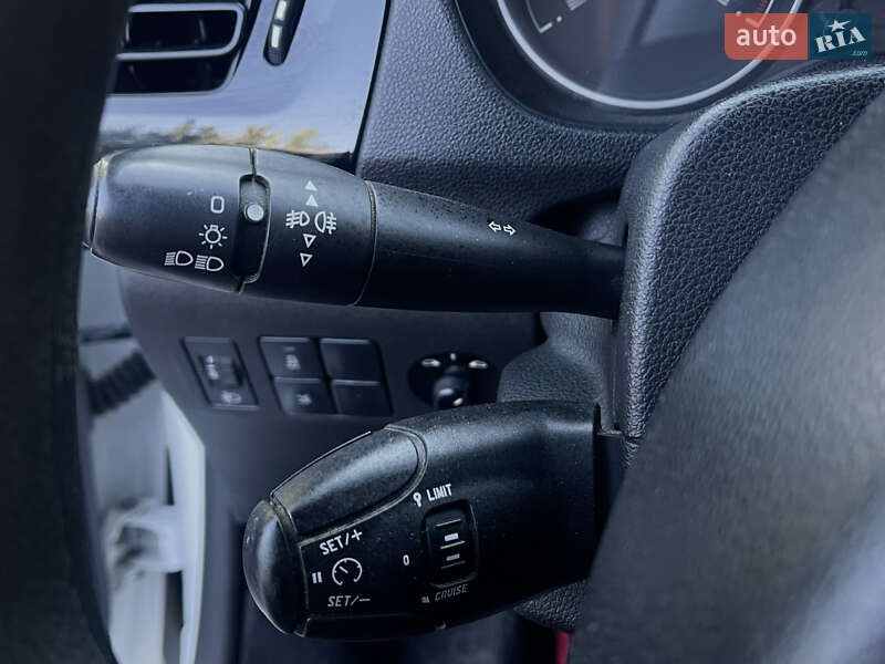 Седан Peugeot 301 2016 в Миколаєві