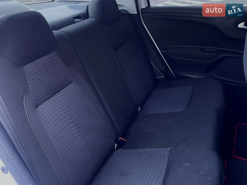 Седан Peugeot 301 2016 в Миколаєві