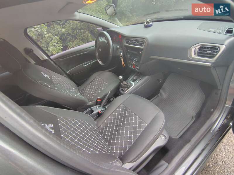 Седан Peugeot 301 2016 в Роздільній