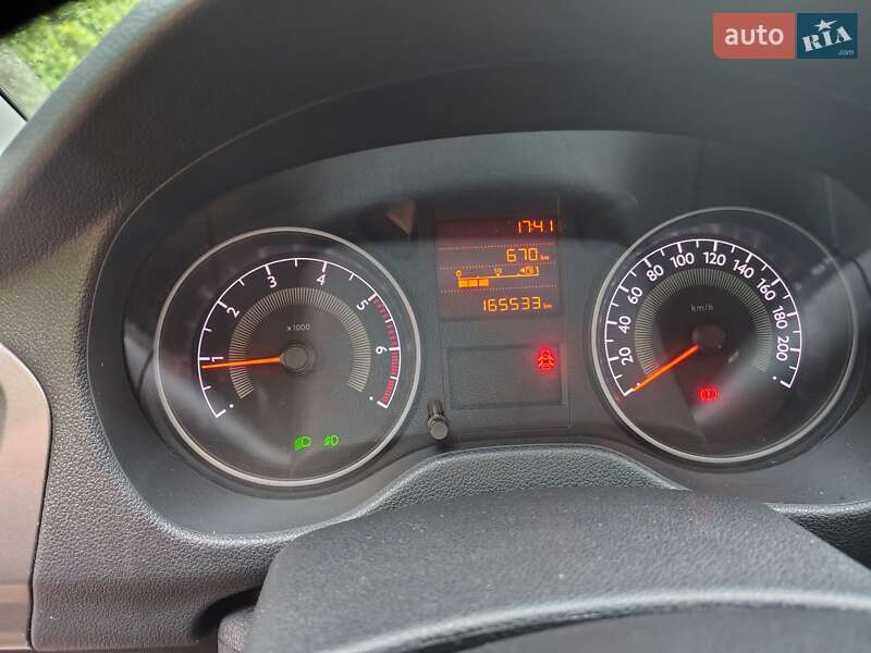 Седан Peugeot 301 2016 в Роздільній