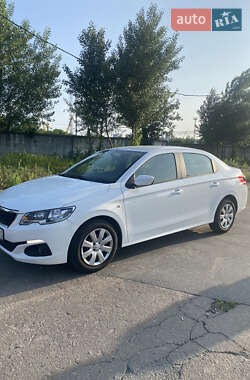 Седан Peugeot 301 2017 в Киеве