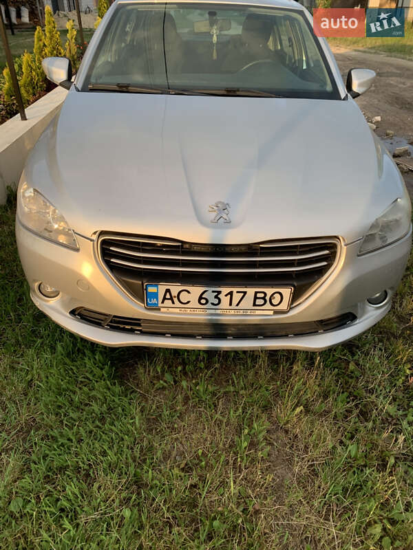 Седан Peugeot 301 2014 в Луцьку