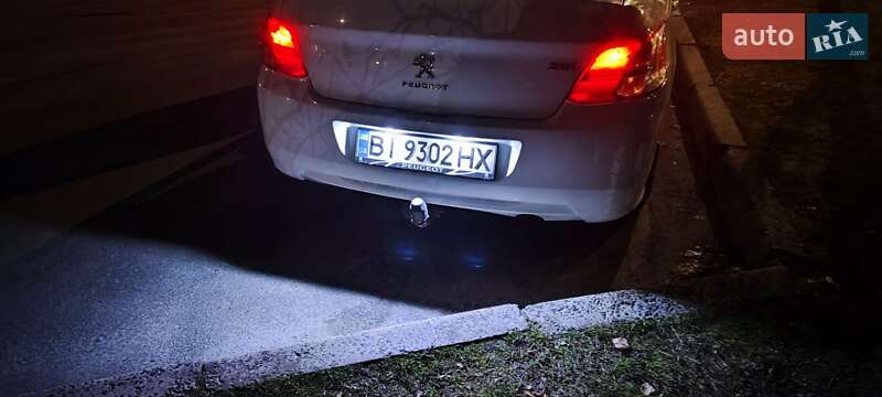 Седан Peugeot 301 2013 в Горішніх Плавнях