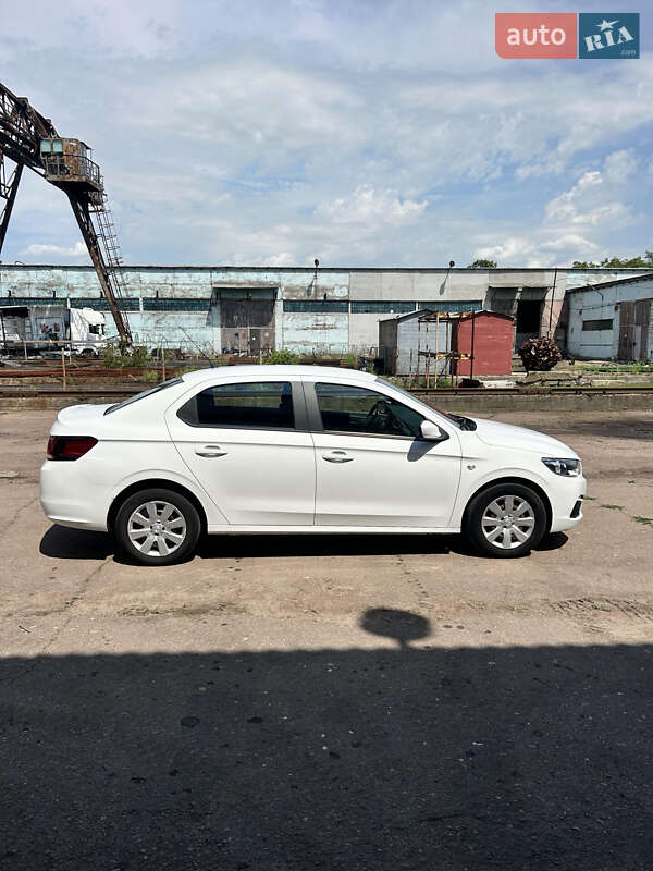 Седан Peugeot 301 2017 в Києві