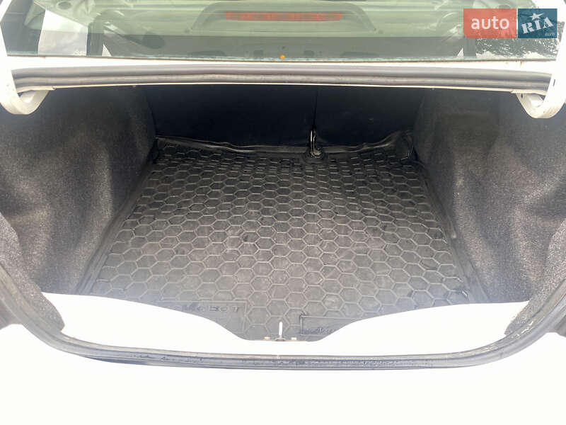 Седан Peugeot 301 2018 в Киеве