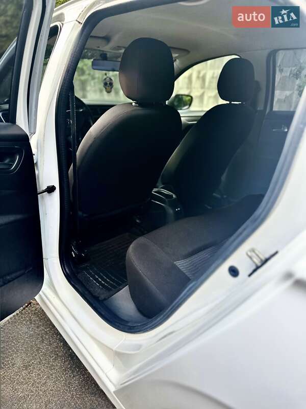 Седан Peugeot 301 2017 в Києві