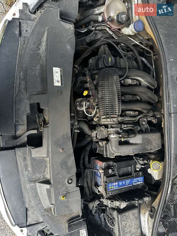 Седан Peugeot 301 2017 в Києві