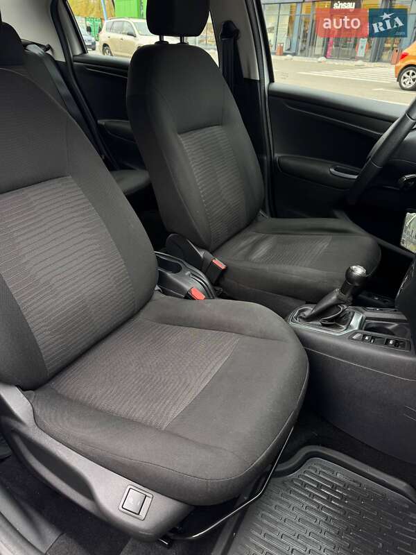 Седан Peugeot 301 2018 в Киеве