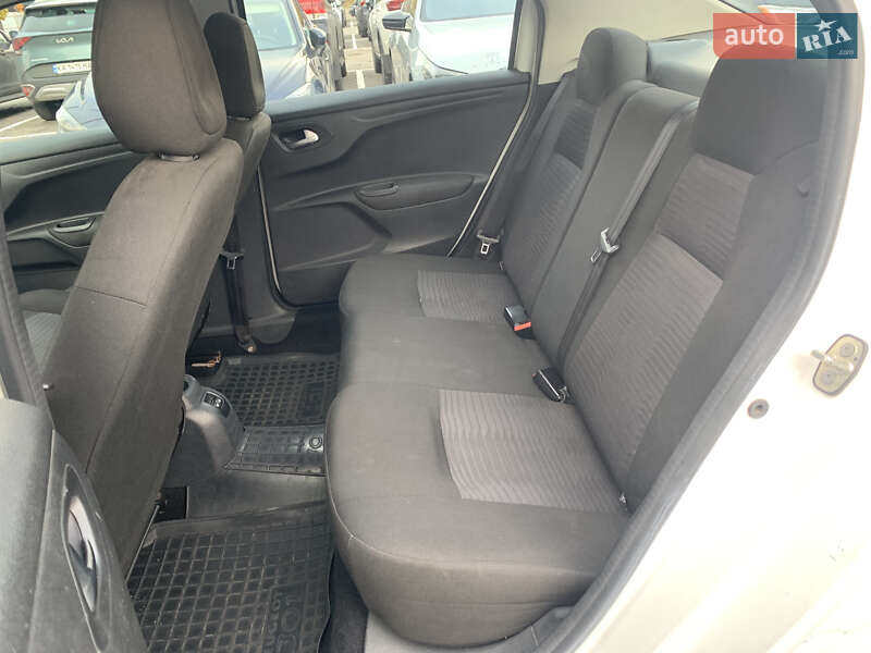 Седан Peugeot 301 2016 в Киеве