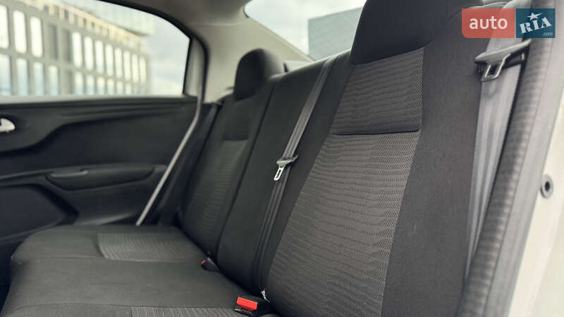 Седан Peugeot 301 2018 в Києві